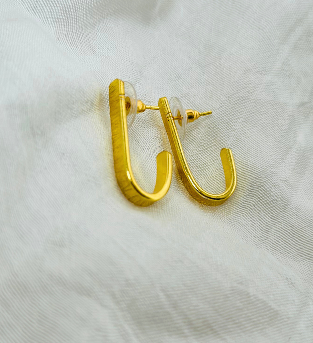 LocalLane Gold-Plated Curve Studs